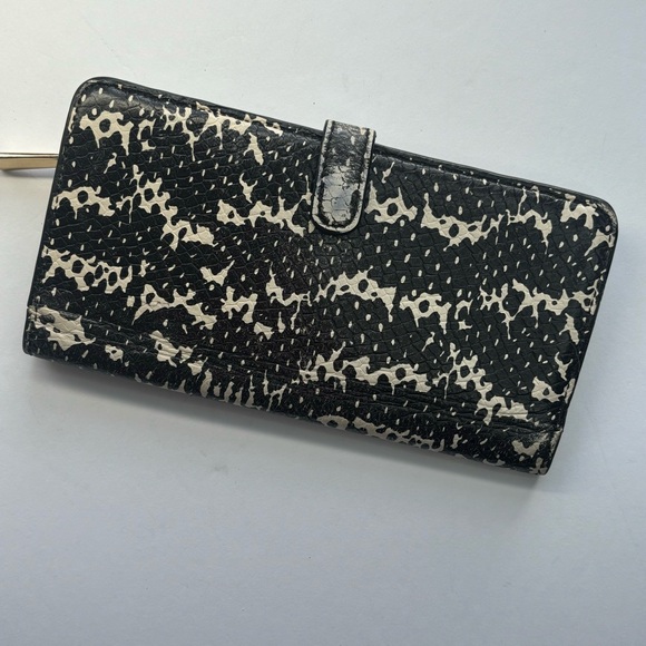 Coach Black and White Snake Print Wallet (note flaws) - Picture 3 of 11